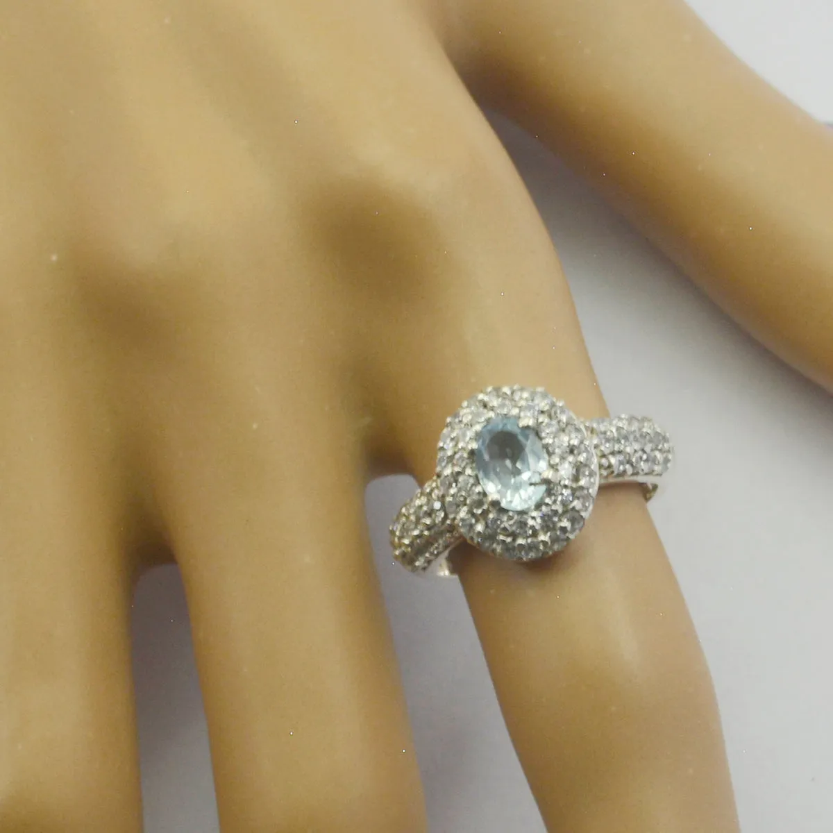 Chocolate-Box Gem Blue Topaz 925 Sterling Silver Ring Metal Jewelry
